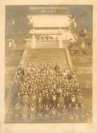 小學生參拜台灣神社
