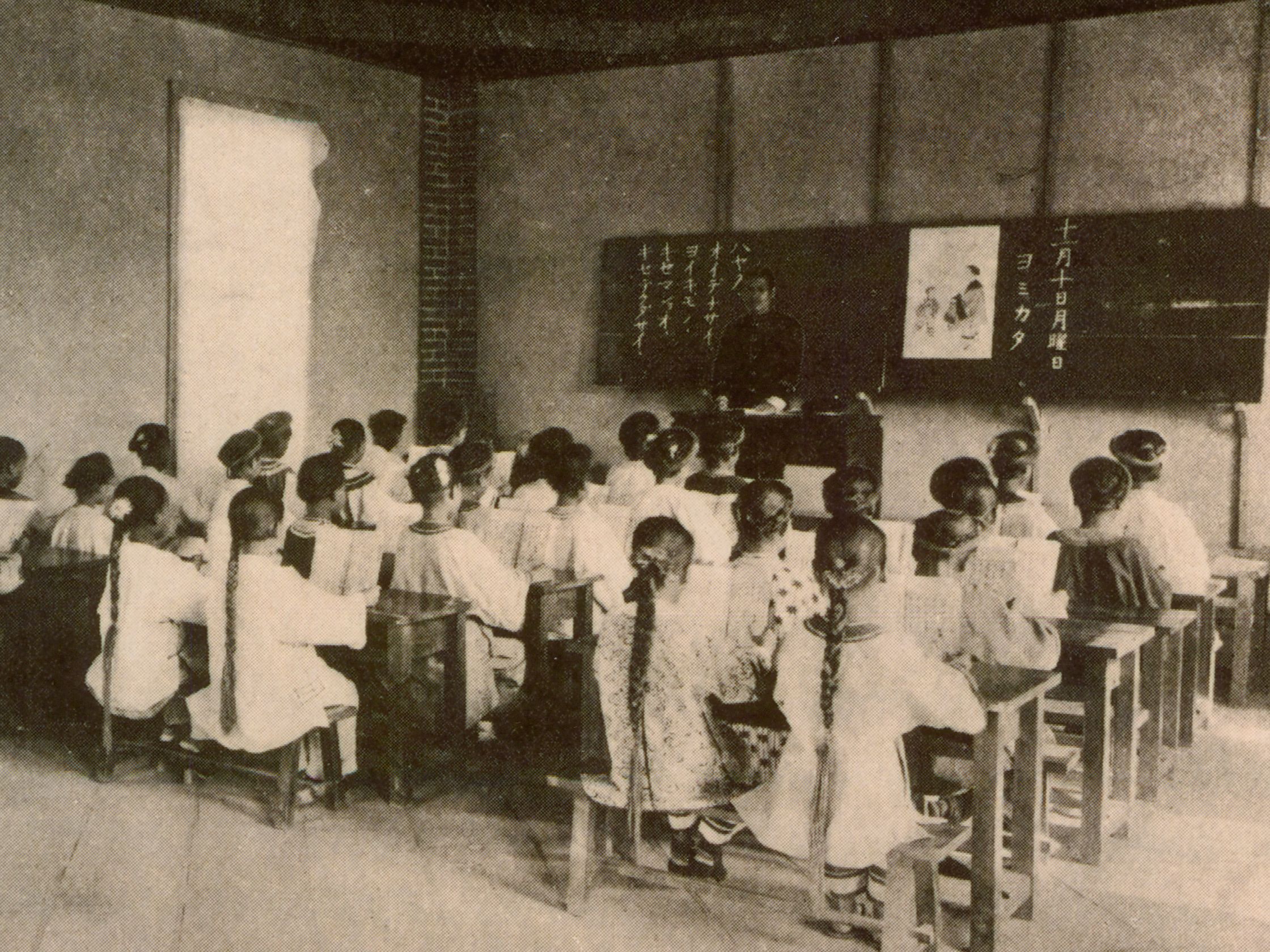 1900年代艋舺學海書院女童上課情形