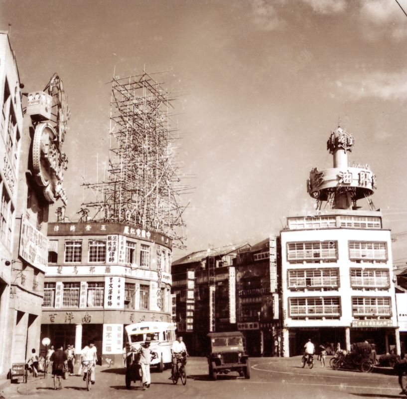 西門町「南洋百貨公司」附近的街景